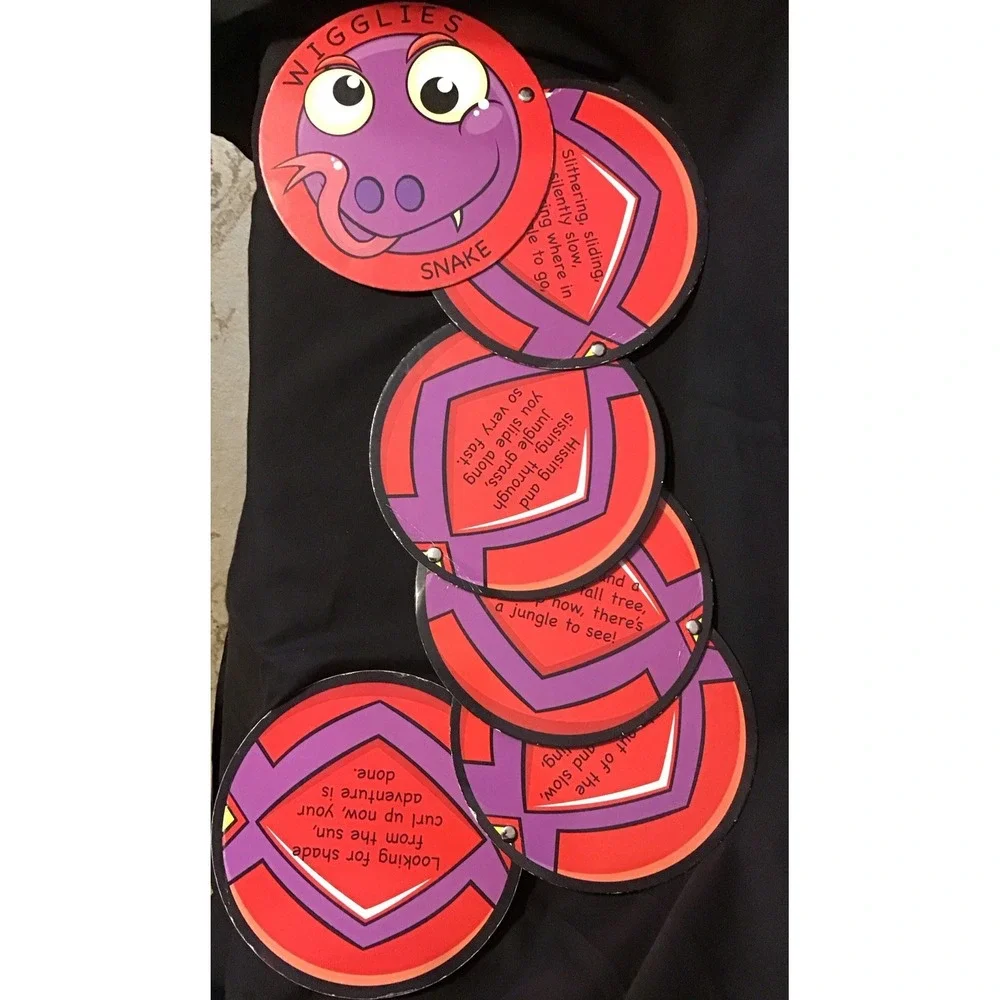Wiggles Snake by‎ BERRYLAND Book